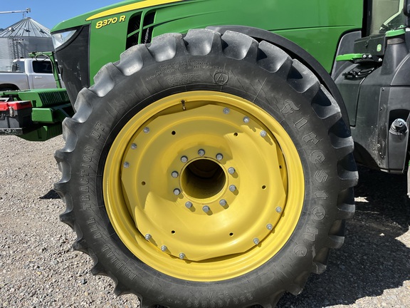 2015 John Deere 8370R Tractor