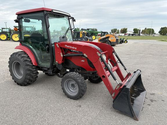 2016 Mahindra 1538 Tractor