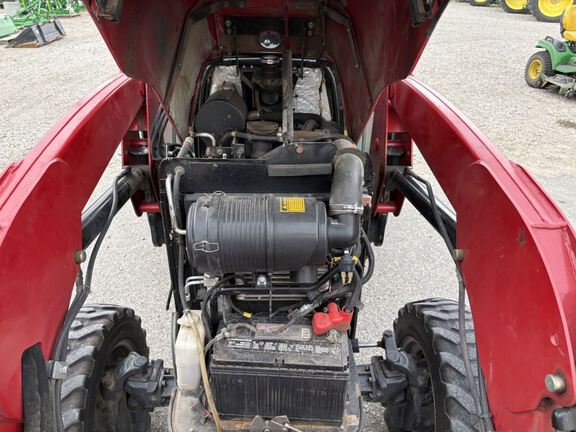 2016 Mahindra 1538 Tractor