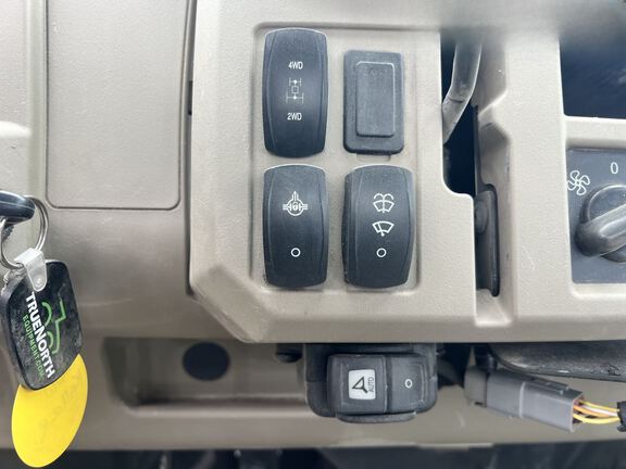2023 John Deere XUV835R ATV
