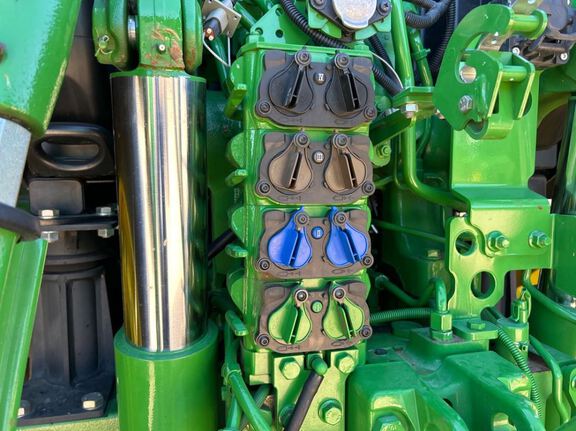 2023 John Deere 6R 195 Tractor