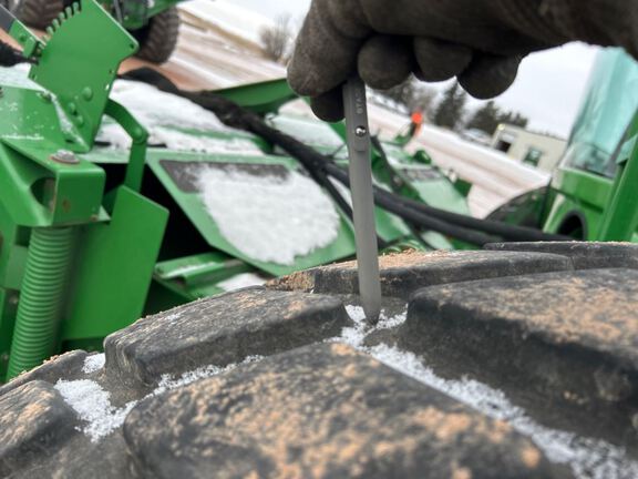 2013 John Deere R450 Windrower