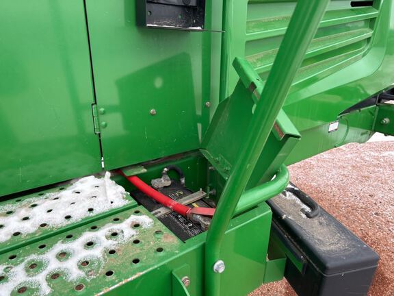 2013 John Deere R450 Windrower