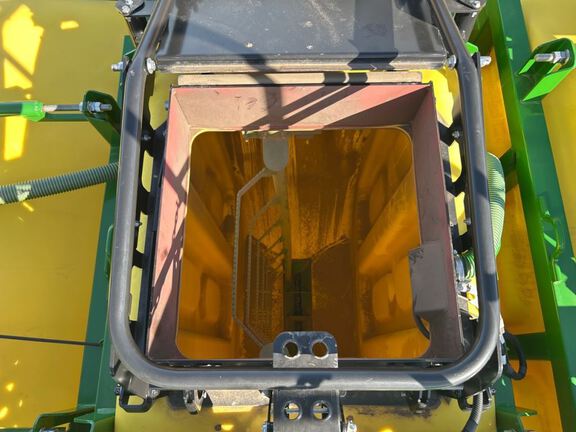 2024 John Deere N560F-C850 Air Seeder