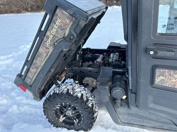 2022 John Deere XUV835M ATV