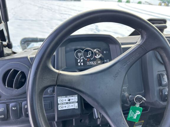 2022 John Deere XUV835M ATV