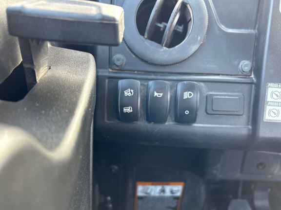 2022 John Deere XUV835M ATV