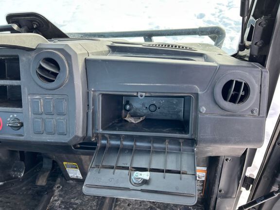 2022 John Deere XUV835M ATV