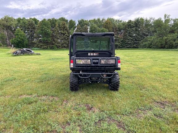 2022 John Deere XUV835M ATV