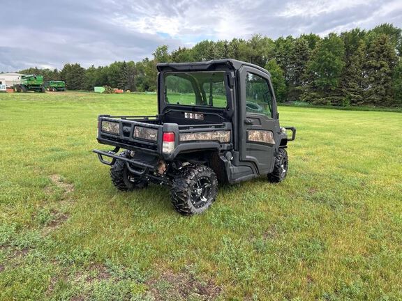 2022 John Deere XUV835M ATV