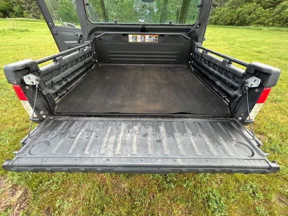 2022 John Deere XUV835M ATV