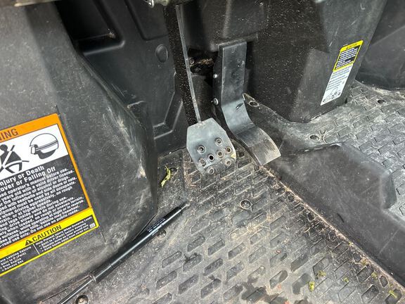 2022 John Deere XUV835M ATV