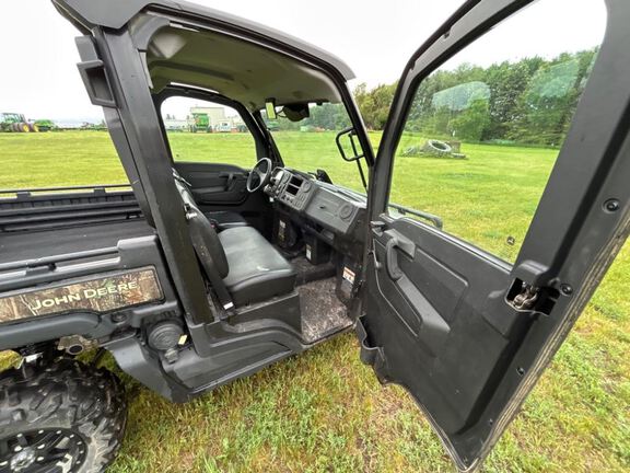 2022 John Deere XUV835M ATV