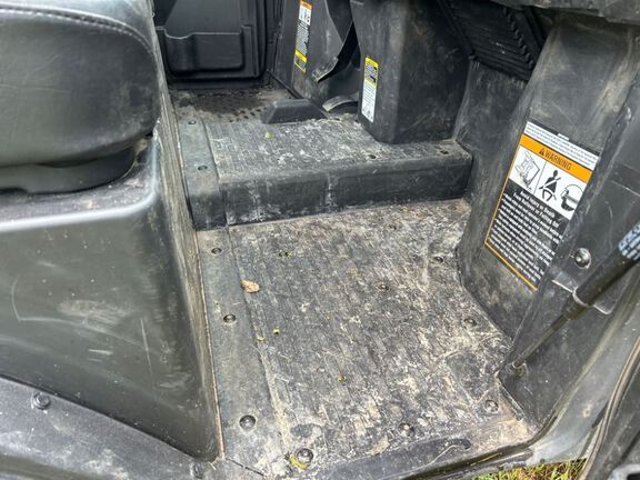 2022 John Deere XUV835M ATV