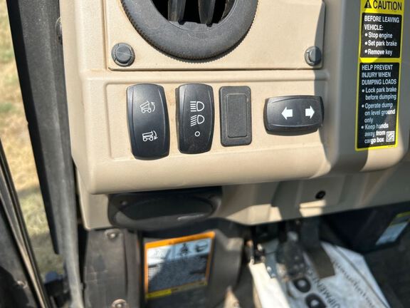 2020 John Deere 835R ATV