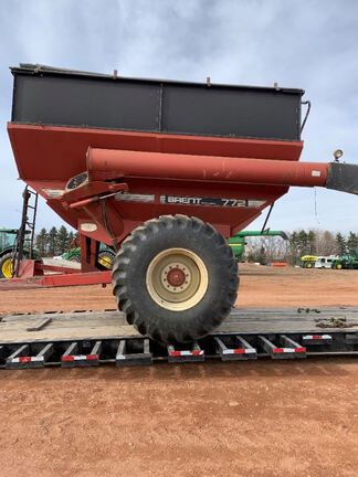 1995 Brent 772 Grain Cart
