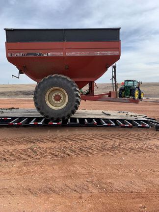 1995 Brent 772 Grain Cart
