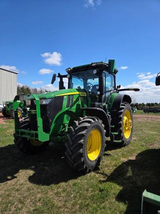 2023 John Deere 7R 210 Tractor
