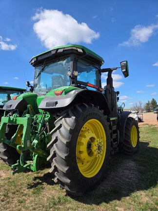 2023 John Deere 7R 210 Tractor
