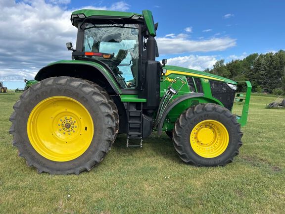 2023 John Deere 7R 210 Tractor