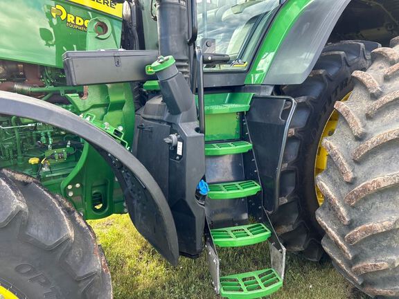 2023 John Deere 7R 210 Tractor