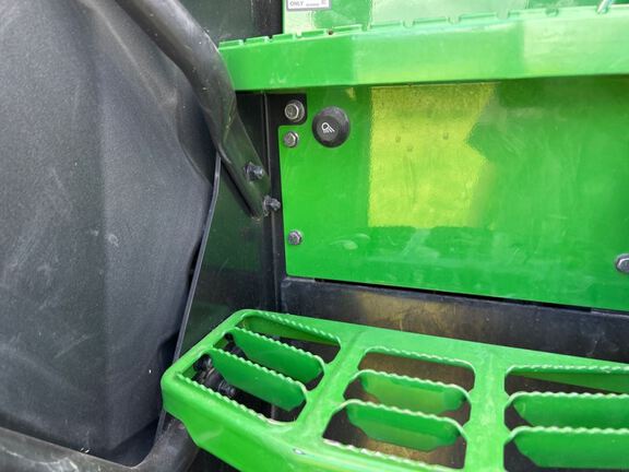 2023 John Deere 7R 210 Tractor