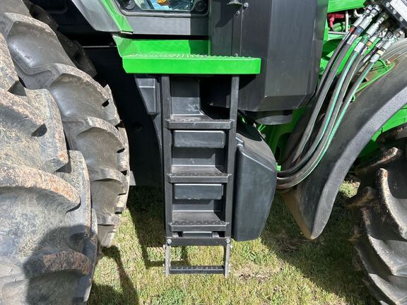 2023 John Deere 7R 210 Tractor