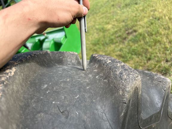 2023 John Deere 7R 210 Tractor