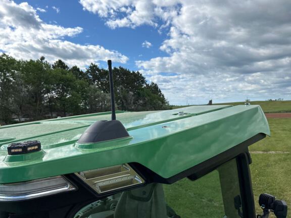 2023 John Deere 7R 210 Tractor
