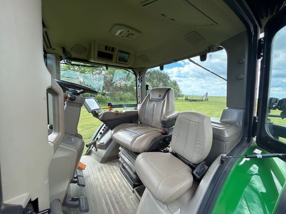 2023 John Deere 7R 210 Tractor