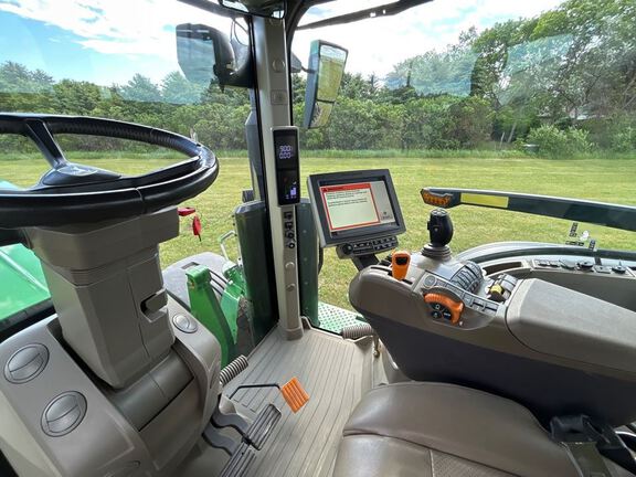 2023 John Deere 7R 210 Tractor