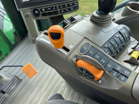 2023 John Deere 7R 210 Tractor