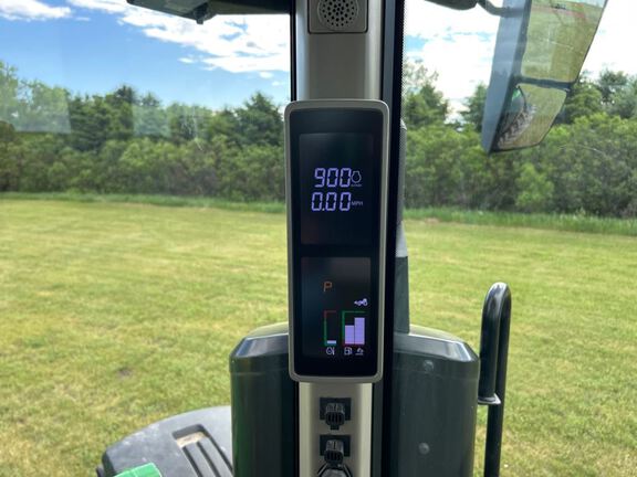 2023 John Deere 7R 210 Tractor
