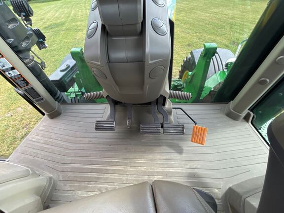 2023 John Deere 7R 210 Tractor