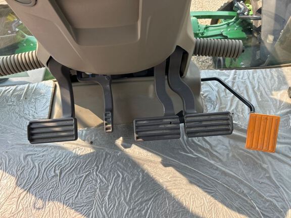 2025 John Deere 8RX 410 Tractor Rubber Track