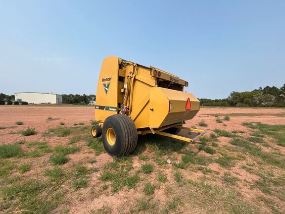 2015 Vermeer 605N Baler/Round