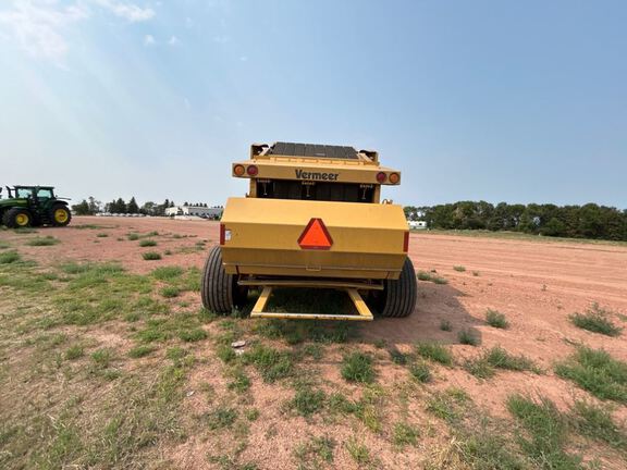 2015 Vermeer 605N Baler/Round