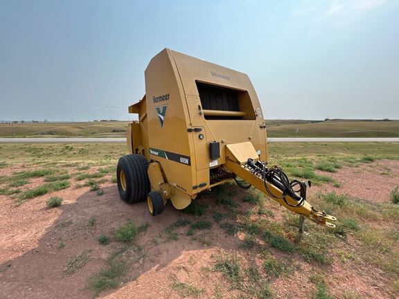 2015 Vermeer 605N Baler/Round