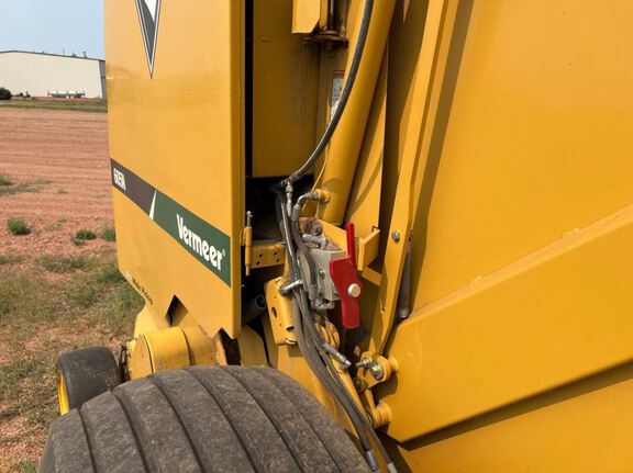 2015 Vermeer 605N Baler/Round