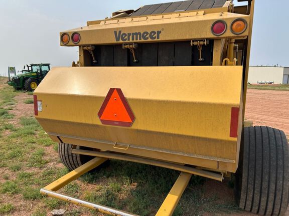 2015 Vermeer 605N Baler/Round