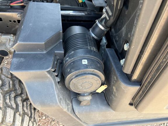 2024 John Deere XUV835R ATV