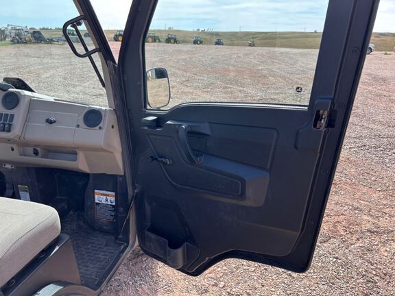 2024 John Deere XUV835R ATV