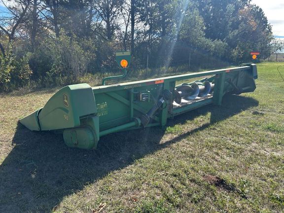 2005 John Deere 893 Header Corn Head