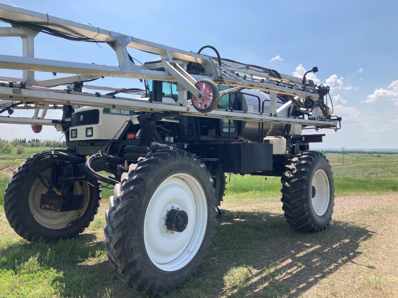 2001 Willmar 8500 Sprayer/High Clearance