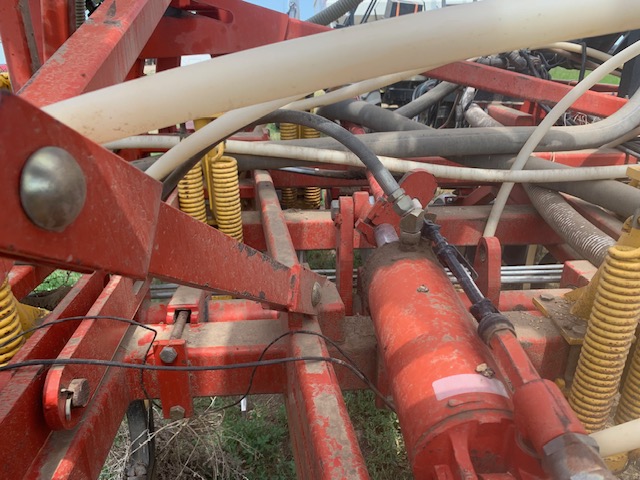 2004 Bourgault 5710 Air Drill