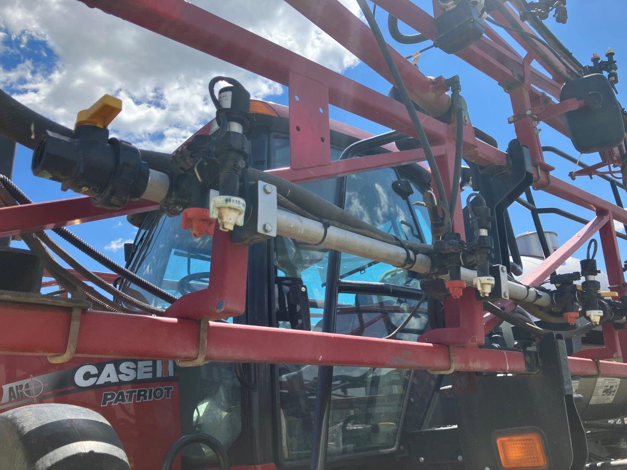 2011 Case IH PAT3330 Sprayer/High Clearance