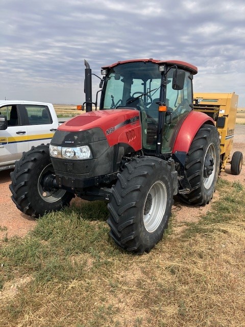 2013 Case IH FARM105U Tractor