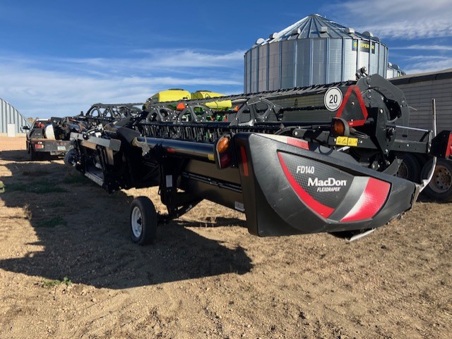 2019 MacDon FD140 Header Combine