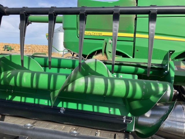 2022 John Deere HD40R Header Rigid