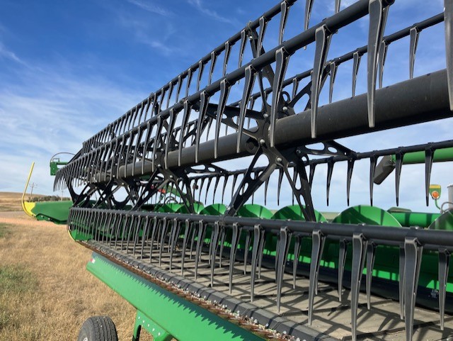 2022 John Deere HD40R Header Rigid